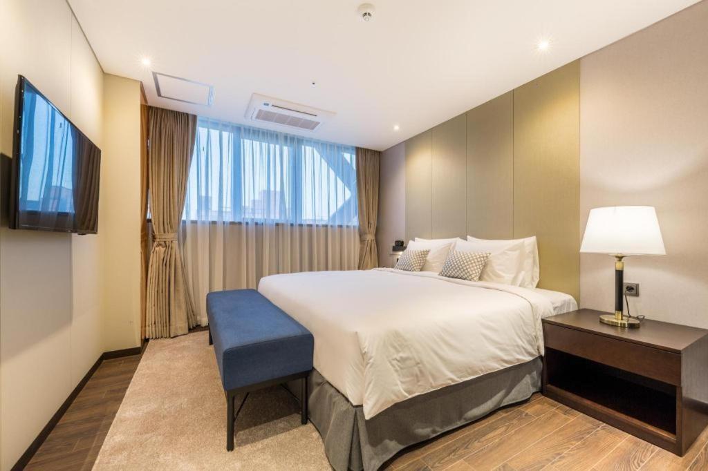 Howard Johnson By Wyndham Incheon Airport Exterior foto