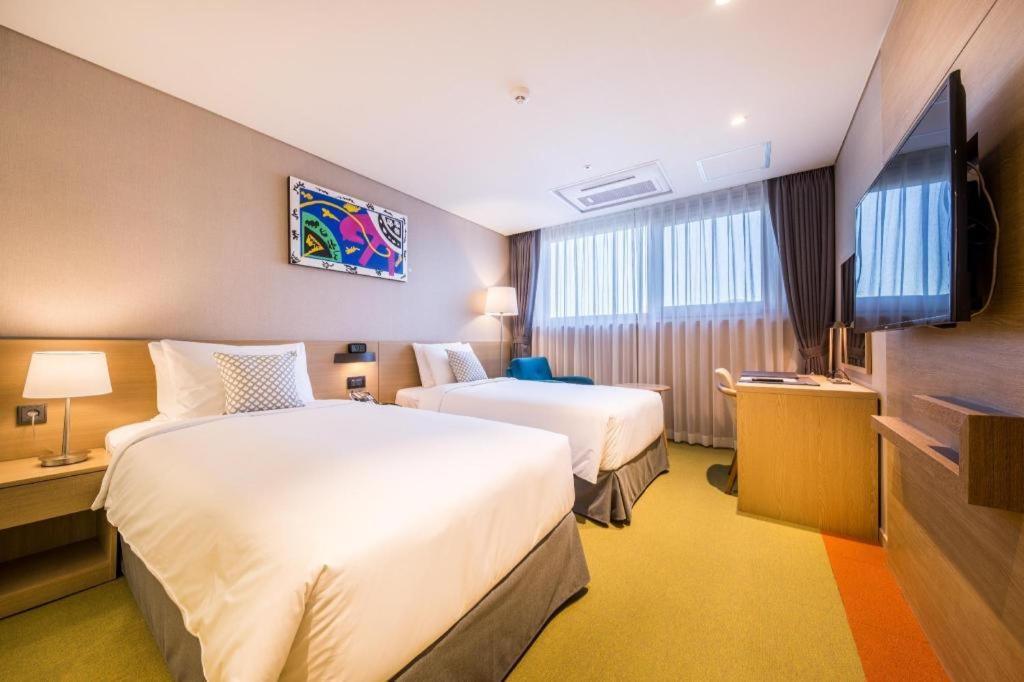 Howard Johnson By Wyndham Incheon Airport Exterior foto