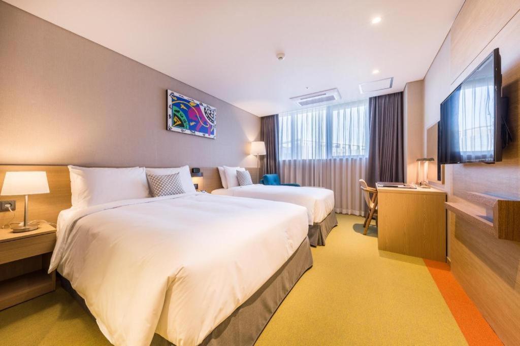 Howard Johnson By Wyndham Incheon Airport Exterior foto