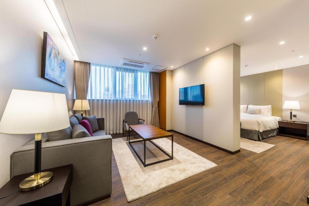 Howard Johnson By Wyndham Incheon Airport Exterior foto